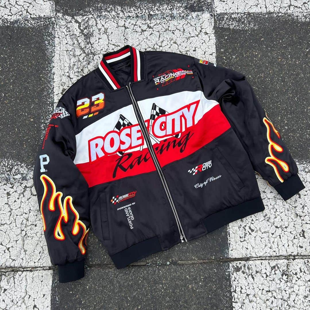 Portlandさんのインスタグラム写真 - (PortlandInstagram)「Nascar is back in Portland next weekend for the “Pacific Office Automation 147” and local brand @portlandgear has you ready to hit the track in style with their latest collection!  Inspired by the Rose City, pick up one of 12 brand new items before they’re gone! Head to portlandgear.com or either of their retail stores. 🏁  #portland #nascar #portlandnw #pdx」5月28日 5時15分 - portland