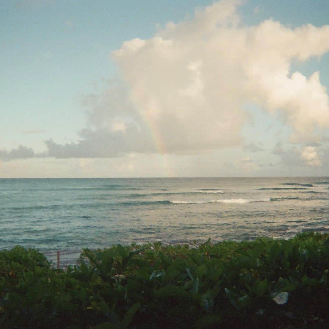 ロキシーさんのインスタグラム写真 - (ロキシーInstagram)「#BTS film of our ROXY x @katebosworth shoot in Hawaii」5月28日 5時30分 - roxy