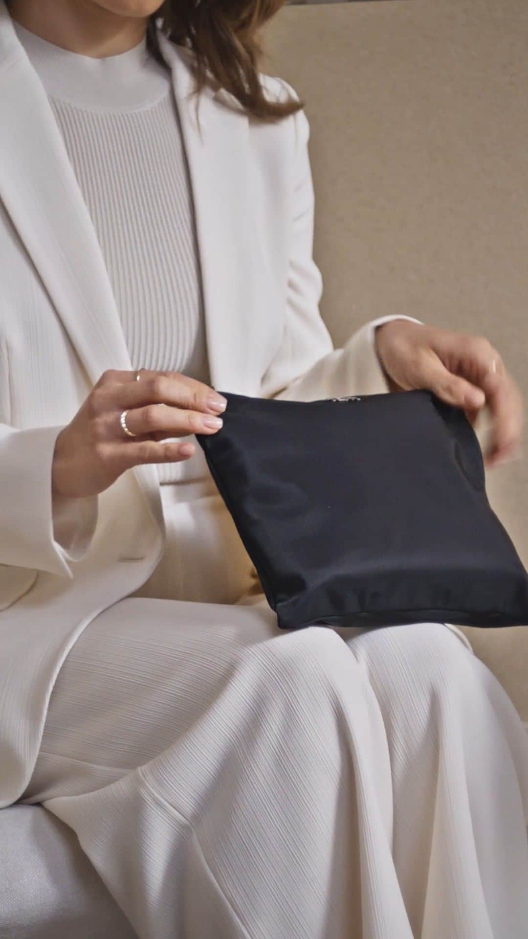 トゥミのインスタグラム：「Because you always come back with more than you left with. Never leave your Just In Case® behind.  #TUMI」