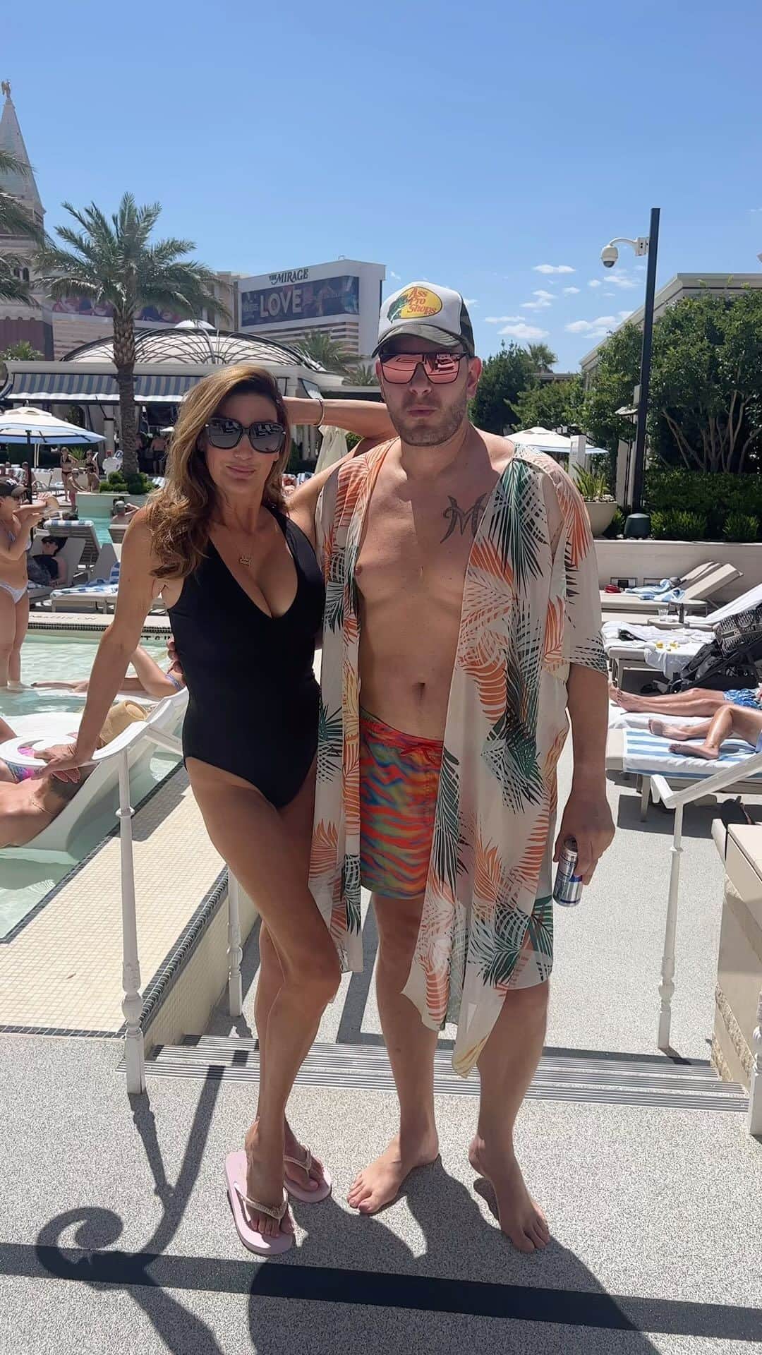 ヘザー・マクドナルドのインスタグラム：「At the @venetianvegas pool best #canana ever suit is @ta3swim @justinmartindale」