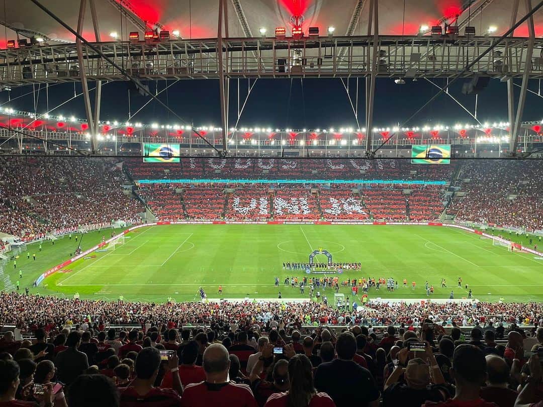 ヴィニシウス・ジュニオールのインスタグラム：「🥺❤️🖤 OBRIGADO POR TUDO!!! Eu nasci FLAMENGO e sempre vou te amar!! ✊🏿」