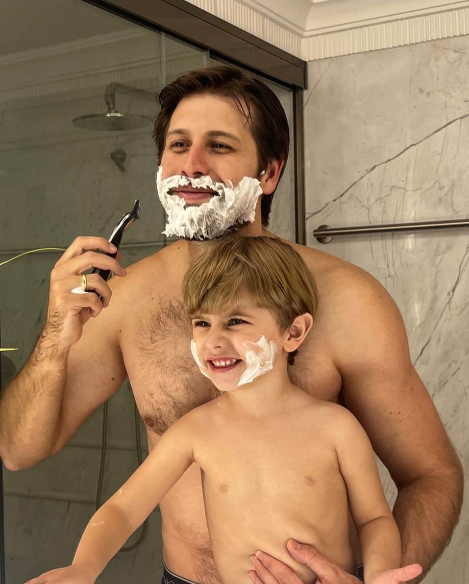 マリ・マリアのインスタグラム：「Eu e o David tentando convencer @rudylloures a tirar a barba 🥹🫶🏻🙏🏻」