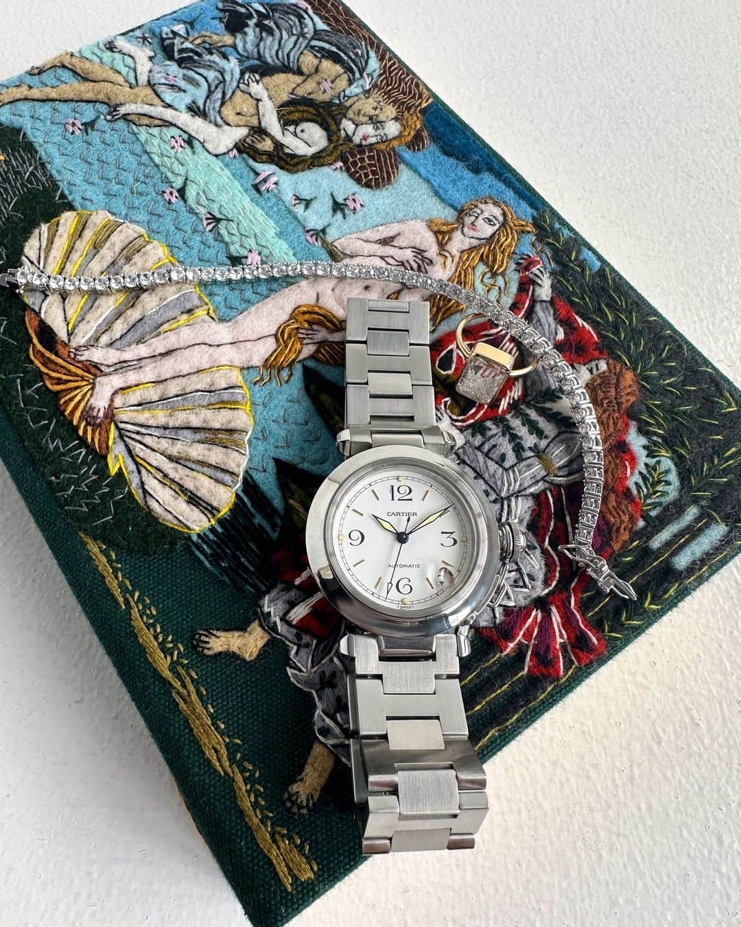 Shopbopさんのインスタグラム写真 - (ShopbopInstagram)「The latest masterpiece by @olympialetan: a clutch portraying Botticelli's "Birth of Venus" (and that @rodarte dress is not to be outdone) 🖼️ Swipe for a closer look—link in bio to shop 🛍️」5月28日 6時46分 - shopbop