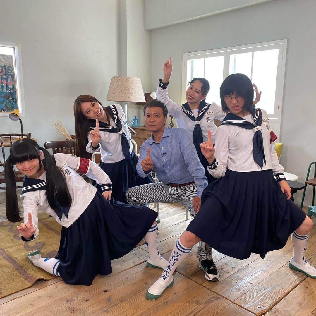 中山秀征さんのインスタグラム写真 - (中山秀征Instagram)「おはようございます☀ このあと7:30〜は日本テレビ「シューイチ」始まります☝️  今週の中山のイチバンは 世界でも快進撃を続ける、「新しい学校のリーダーズ」にお話を伺いました。 是非ご覧ください😊  #日本テレビ  #シューイチ #新しい学校のリーダーズ」5月28日 7時03分 - hidechan0731