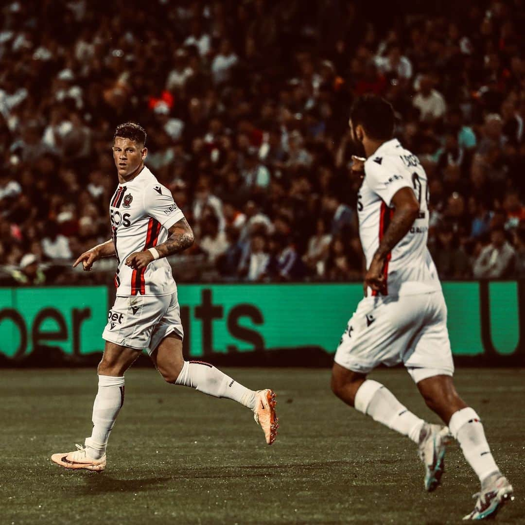 ロス・バークリーのインスタグラム：「Big result tonight! On the scoresheet with my brother. @LabordeGaetan #IssaNissa 🦅‼️」