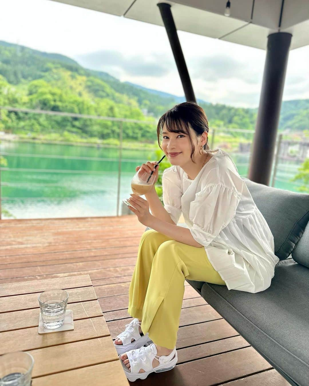 佐竹美希さんのインスタグラム写真 - (佐竹美希Instagram)「とやま！  実家です☺️（大嘘）  いい季節ですね🌿  #富山 #富山市 #大沢野 #富山帰省 #故郷 #ふるさと #toyama #hometown #リバーリトリート雅樂倶 #雅樂倶 #神通川  #nike #nikeshoes #nikeairmax #nikeairmaxkoko #niketokyo  #アナウンサー #佐竹美希   #このあと #カフェラテ #おかわりしました」5月28日 17時57分 - miki_stk