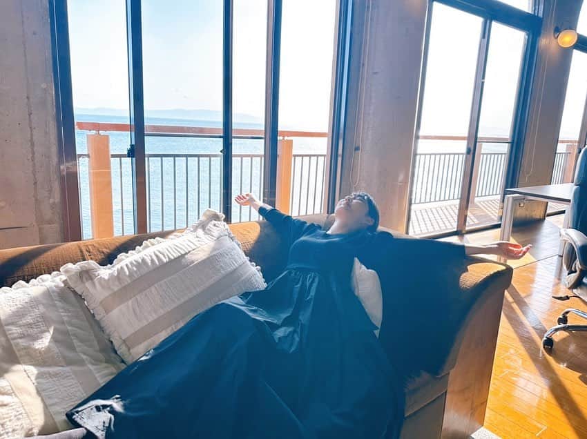 丘みどりのインスタグラム：「どこにいたって 何をしていたって どれだけ時間が経っても  グリーンファミリーは最強。  #丘みどり#グリーンファミリー」