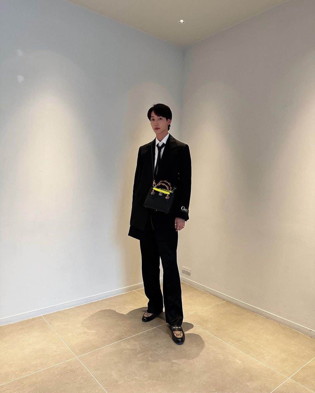 のインスタグラム：「@gucci 👣🐾」