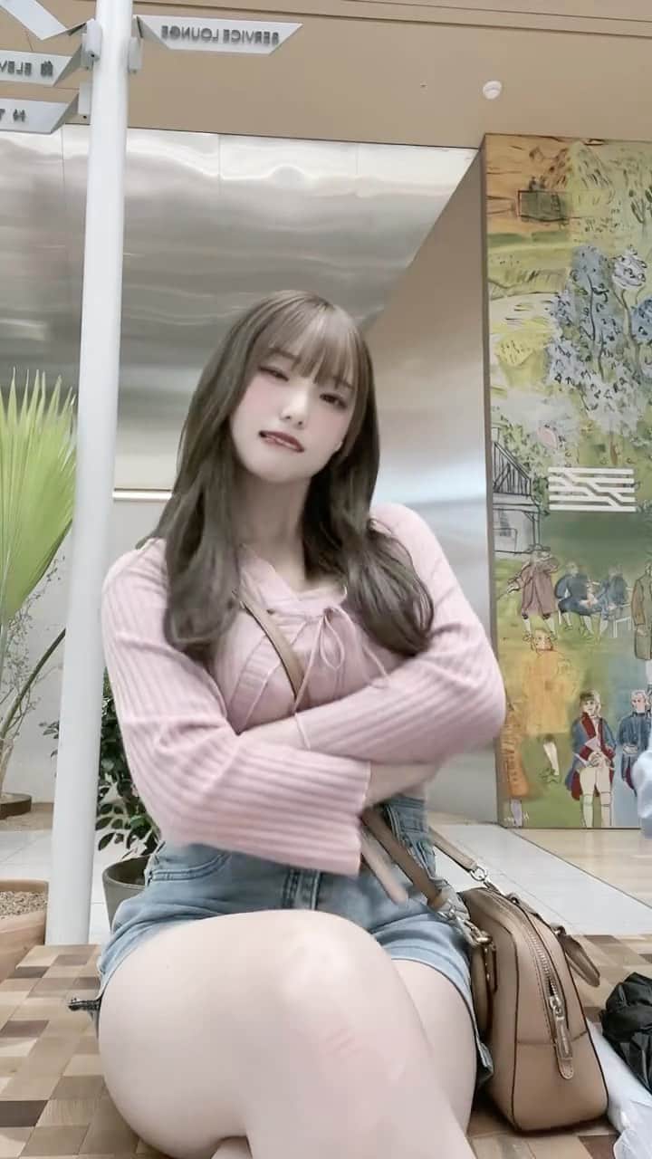 じゅんなのインスタグラム：「お姉ちゃんと韓国のデパート来た😎 #韓国」