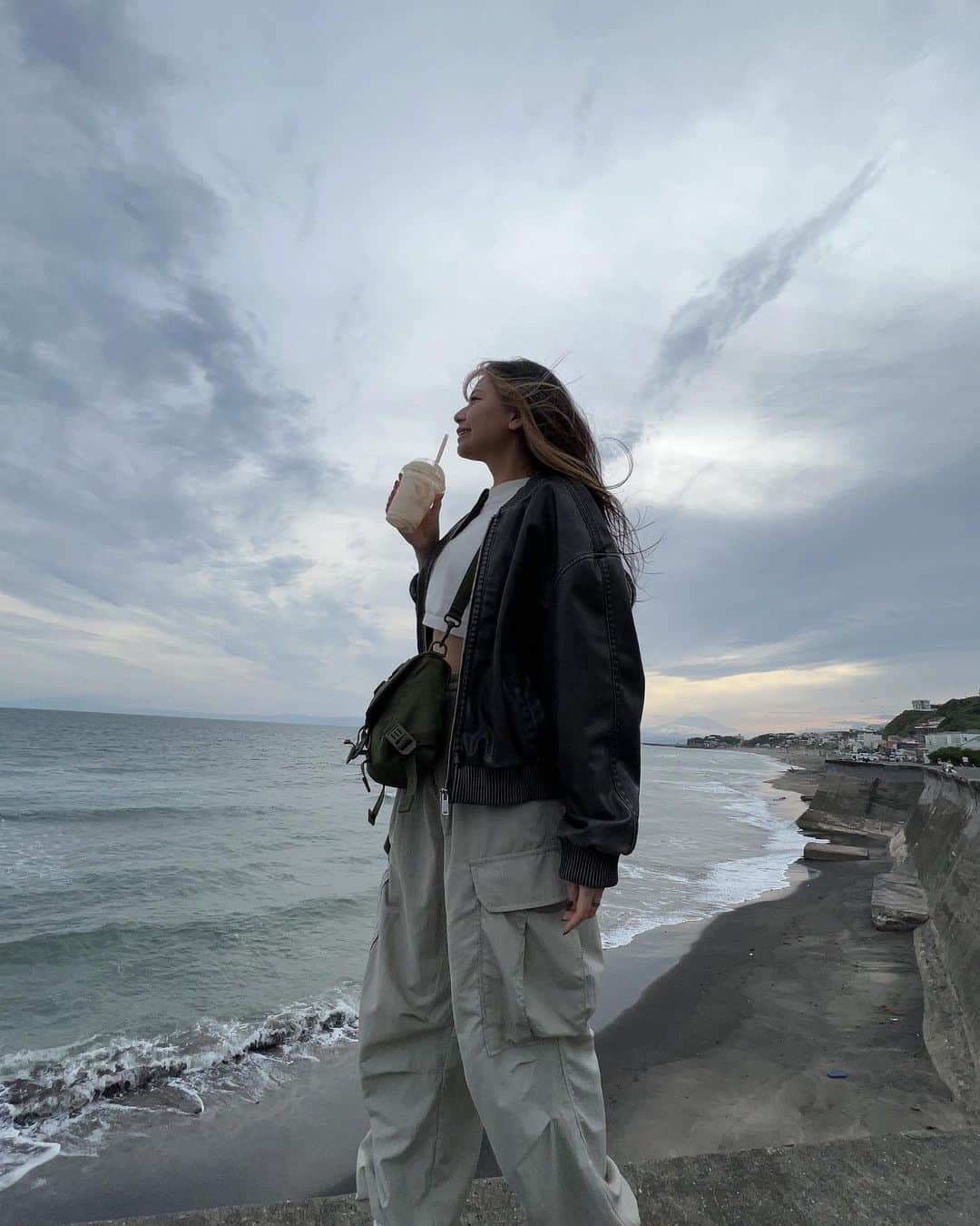 希帆さんのインスタグラム写真 - (希帆Instagram)「❤️💚🙂🙃😝😆 海の近くにいたら、 心がおちつきます♡  そして 髪がぼさぼさになります🎉 あとお腹すく😝🐽✌️（笑）」5月28日 17時41分 - k_i_h_o_