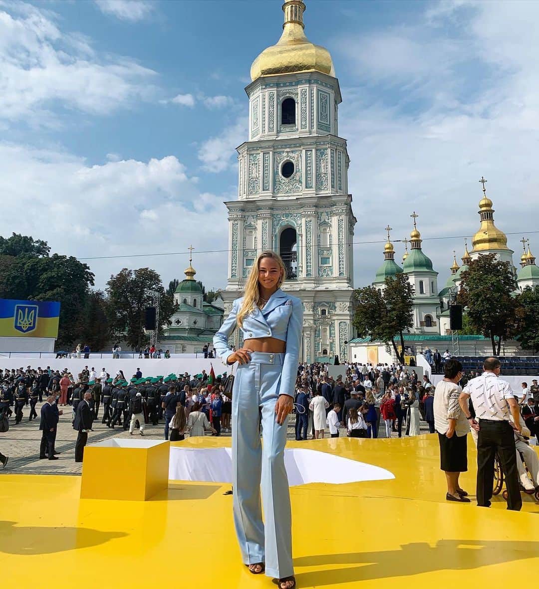 ダリア・ビロディドのインスタグラム：「Києве мій!❤️ Ти найкраще місто з усіх, котрі я бачила! В тобі стільки сили, краси та історії! Кожен раз, гуляючи твоїми вулицями та кожен раз побачивши, всю твою красу та незламність,я вдячна, що народилася саме у цьому місті-у нашій улюбленій столиці!  З Днем Києва!🇺🇦❤️ #kyiv #dayofkyiv」