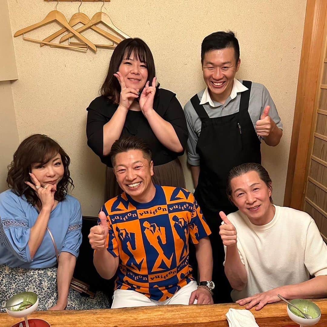 モモコさんのインスタグラム写真 - (モモコInstagram)「モモコのOH！ソレ！み〜よ！にいつも来てくれる宮川町水簾さんにやっと行けました❗️ 美味しかった💕 みな、ご飯おかわりしすぎでした😂  今日配信のYouTube『モモコ新聞』は、30年ぶりに始めたゴルフのコース編です❗️ お世話になってるM様がカメラを回してくれました❣️ 是非、見てねー。 配信は19時からです💕  #ハイヒールモモコ #👠 #👠🍑 #CHANEL #シャネラー #グルメ #アメブロ  #YouTube #モモコ新聞 #ゴルフ #宮川町水簾北新地店 #吉本新喜劇 #座長アキ #堀川絵美 #大阪堺の梅ちゃん」5月28日 9時07分 - highheel_momoko