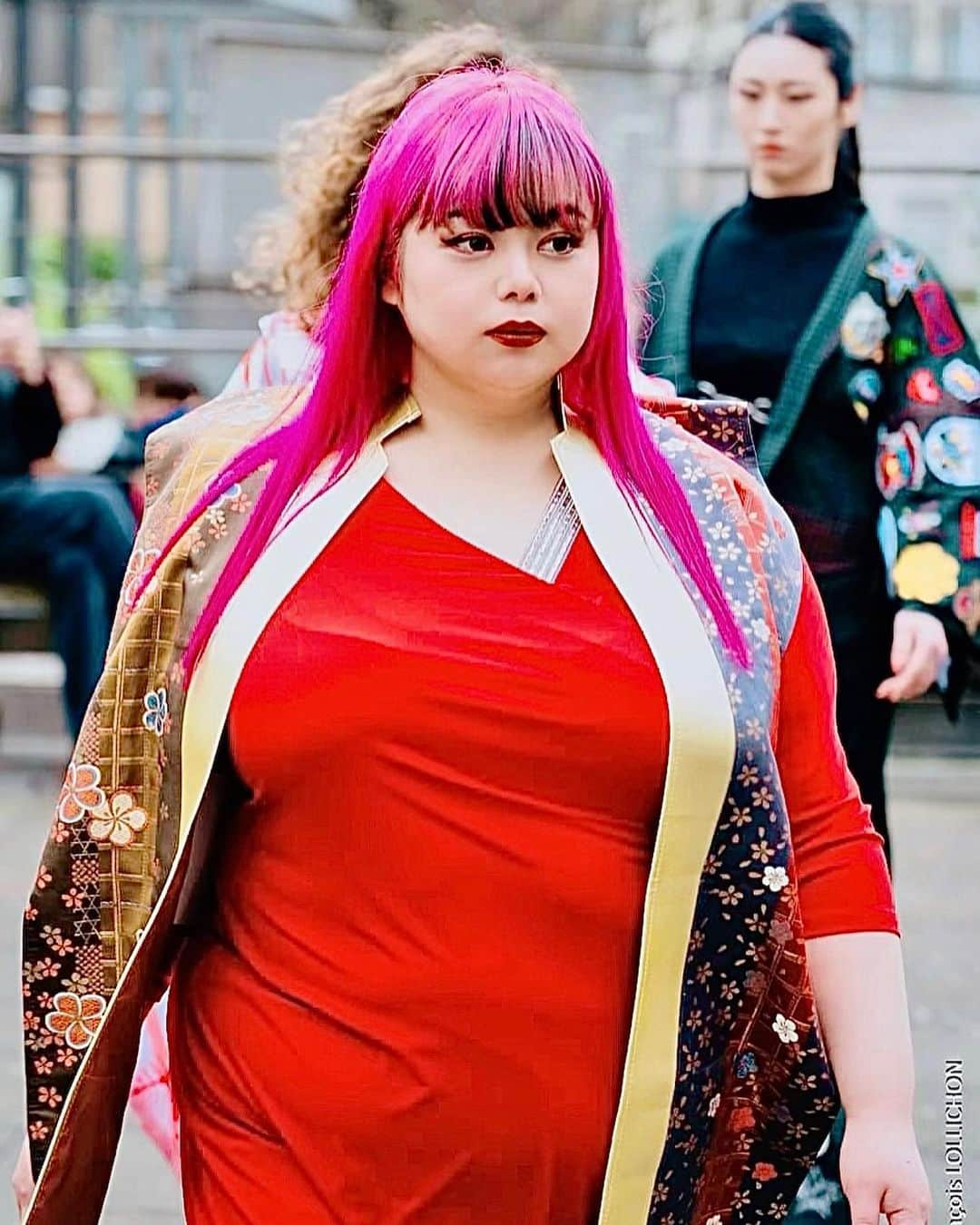 桃果愛さんのインスタグラム写真 - (桃果愛Instagram)「. ⁡ Défilé de mode dans un musée à Paris. ⁡ Défilé Chemi Akutami @chemi.akutami  Photo François LOLLICHON @francois.lollichon  ⁡ 🍹😋 ⁡ Aimez-vous et soyez heureux ! Ai Momoka ⁡ ⁡ #défilédemode #Modèlegrandetaille #plussizemodel #plussizemodelasian #onandoff」5月28日 9時20分 - ai_momoka.plussizemodel