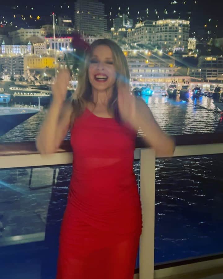 カイリー・ミノーグのインスタグラム：「🥰😍🥹🙃😘 Overwhelmed, grateful and sending all the love you can imagine. ❤️❤️❤️❤️❤️」
