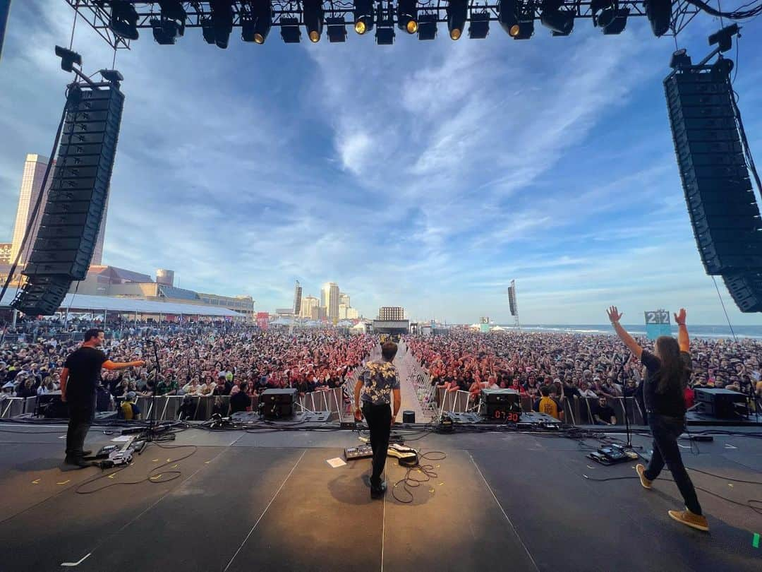 Jimmy Eat Worldさんのインスタグラム写真 - (Jimmy Eat WorldInstagram)「Thank you Adjacent!! @adjacentfest」5月28日 9時40分 - jimmyeatworld