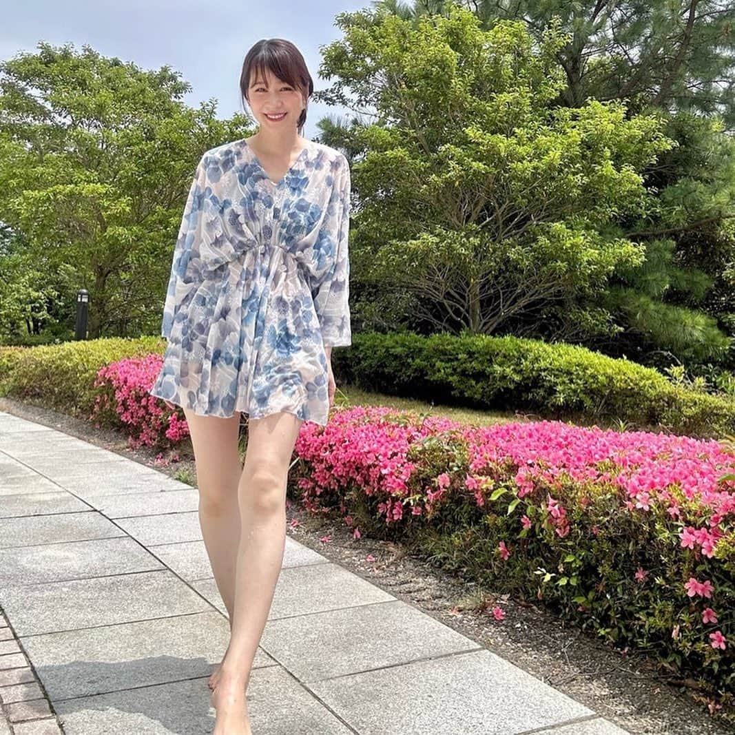 相沢まきさんのインスタグラム写真 - (相沢まきInstagram)「《ビキニ引退宣言》 隠したい所は隠しつつ可愛い水着って最高💕 @fanfan_closet のこの水着、気になるお尻周りもしっかり隠せて、日差しからも守ってくれてとっても可愛い🥰 この夏たくさん着たいと思います💕  #アラフォー水着　#fanfan closet #アラフォーコーデ #ホテルプール」5月28日 10時15分 - maki_aizawa0414