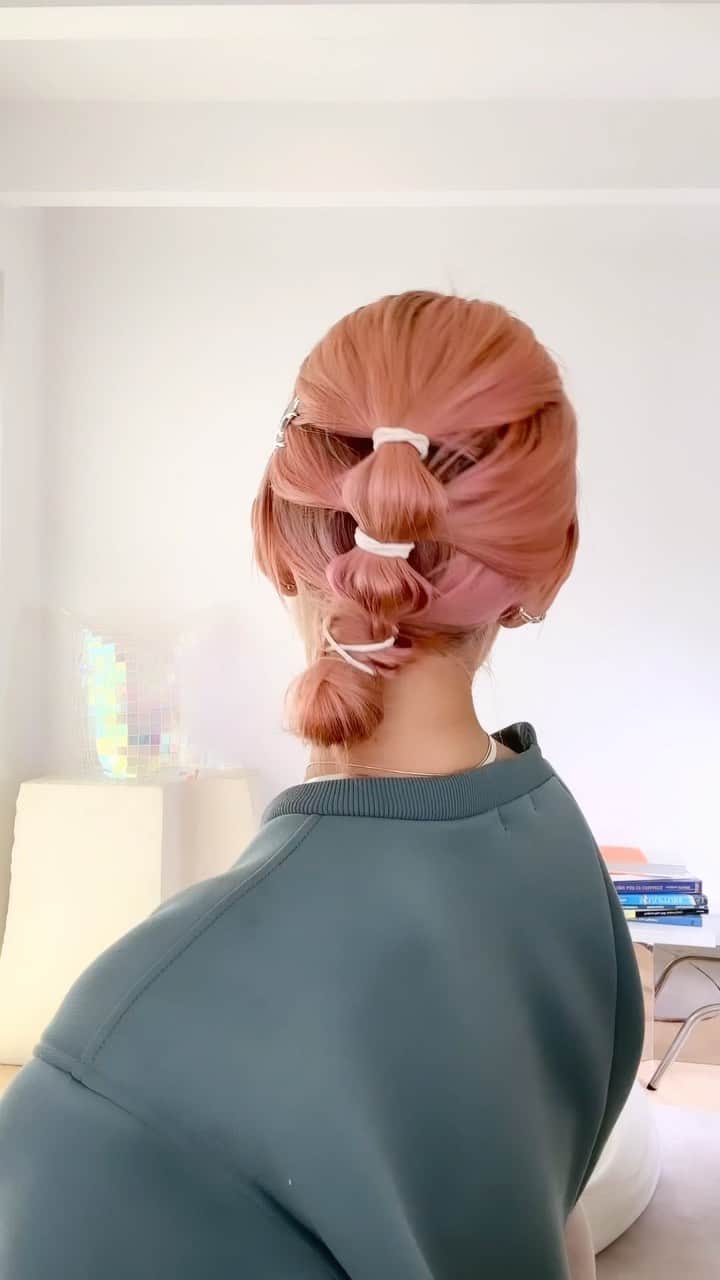 三苫愛のインスタグラム：「PLUIE “clay hair tie”を使った簡単アレンジ☁️☁️☁️🌨️ @pluiehair @pluietokyo」