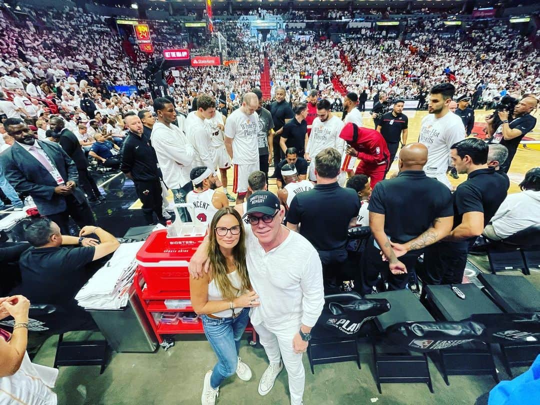 ガブリエル・アンウォーのインスタグラム：「Finals date night @miamiheat @shareefmalnik」