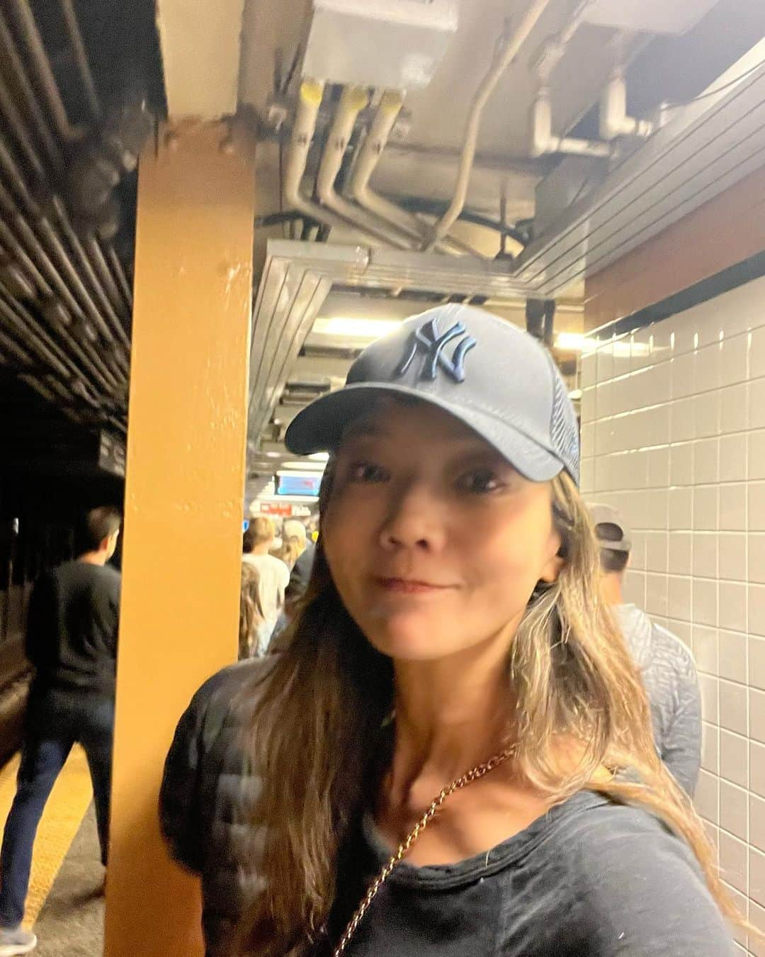 和央ようかさんのインスタグラム写真 - (和央ようかInstagram)「Yankee Night in Bronx⚾️ Soo much fun 😝with Alex and Nyla 🐻🐻 Thank u @haleyswindal ❤️⚾️  コロナ以来久しぶりにヤンキーゲームを観にいく⚾️ 楽しすぎた😝 行きは地下鉄が🚇止まり、慌ててUberで行くというアクシデントはあったが、(NY あるある😂) 帰りは無事帰宅👍 楽しかった⚾️😝  #takakoworldstylin🌎 #takakonystylin🍎 #lifestyle #nylife #ny #yankeestadium #yokawao#和央ようか」5月28日 10時32分 - yokawao0215