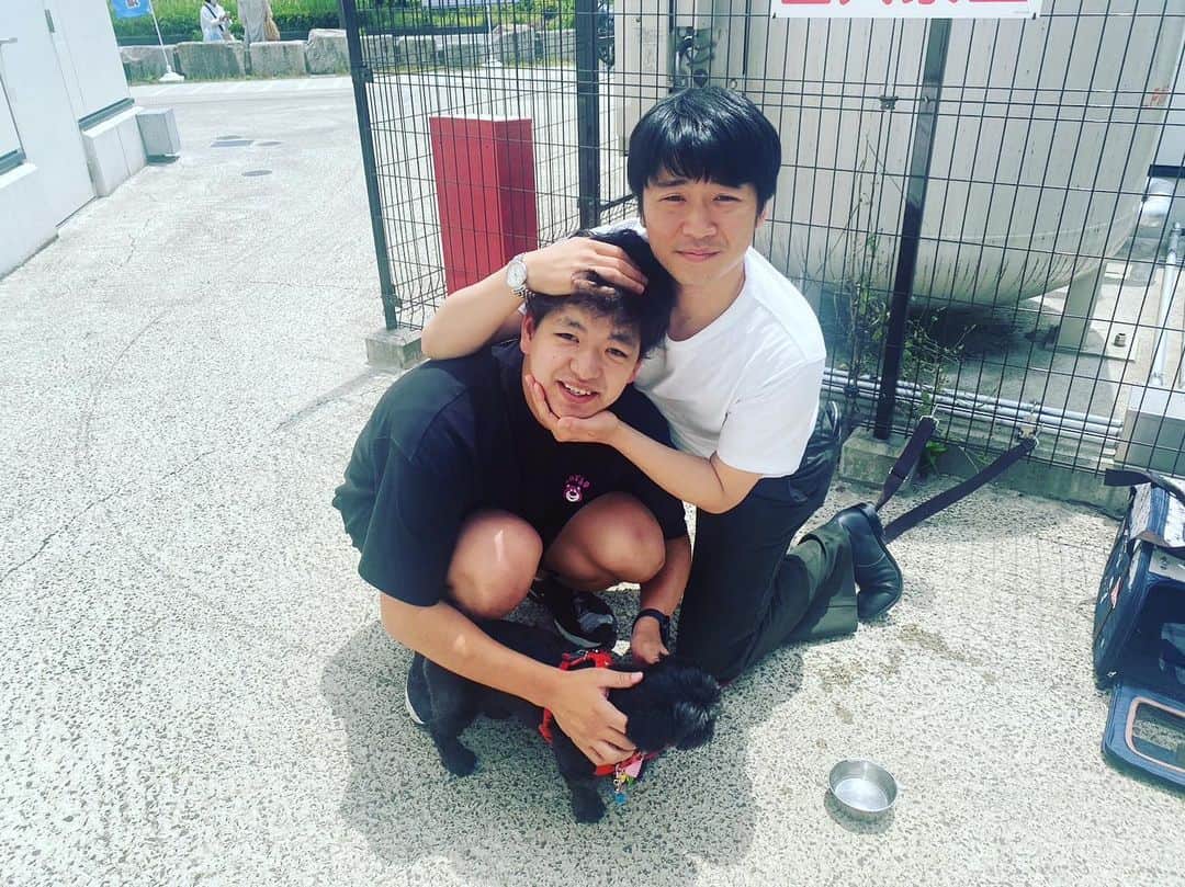 新山士彦のインスタグラム：「森ノ宮に伊織がもずくちゃん連れてきてたので、パシャリ 初もずくちゃん🐕」