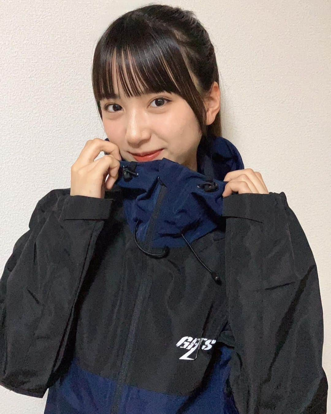 並木彩華のインスタグラム：「『仮面ライダーギーツ』37話 ありがとうございました！  次回、慕情編ラストです。 グランドエンドが遂に決行されます…お見逃し無く！  そしてギーツのスタッフジャンパー！現場でスタッフさんが着ているのを見ていてずっと羨ましかったんです🥺ジャケットとは少し違うけれど、なんだかデザグラに参加している気分になれちゃいますね〜  次回もお楽しみに！！   #仮面ライダーギーツ #べロバ #並木彩華」