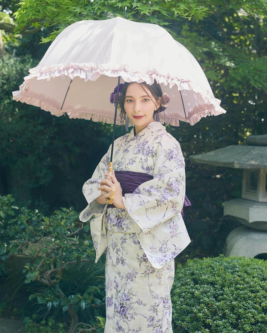 maisondefleur_pressさんのインスタグラム写真 - (maisondefleur_pressInstagram)「. ＼WEB先行予約完売した人気浴衣！／  2023 YUKATA Collection  " Maison de FLEURが恋した日本の夏 " をテーマにした新作浴衣が登場👘✨  バラの花と日本でも馴染みのあるカタバミの花。 ポイントにリボンを組み合わせた Maison de FLEURのオリジナル柄💐  花火大会やお祭りはもちろん、 お茶会や特別な日にぴったり♪  艶やかな花を咲かせる浴衣で 華やかに気分を上げておでかけしませんか？  浴衣とぴったりなバッグやバレッタを 合わせてスワイプでCheck☞  .................................  ■販売詳細 ＜先行予約販売＞ ・好評につき完売  ＜通常販売＞ ・6/8(thu)20:00～販売 　公式通販ストライプクラブ、ZOZOTOWN  ・6/9(fri)～販売 　全国ショップ  ■商品詳細 ・フレンチローズ浴衣 　￥12,100(taxin) /Pink,Purple 　浴衣＆帯の2点セット  #maisondefleur#メゾンドフルール#フルール #可愛い浴衣#おでかけコーデ#夏祭り#祭り #お茶会コーデ#花火大会#浴衣ヘアアレンジ #ゆかた#ゆかた女子#浴衣#浴衣女子 #浴衣美人#浴衣コーデ#浴衣デート #浴衣ディズニー#浴衣コーディネート #yukata#夏まつり#kawaii  stripe_intl」5月28日 11時18分 - maisondefleur_press