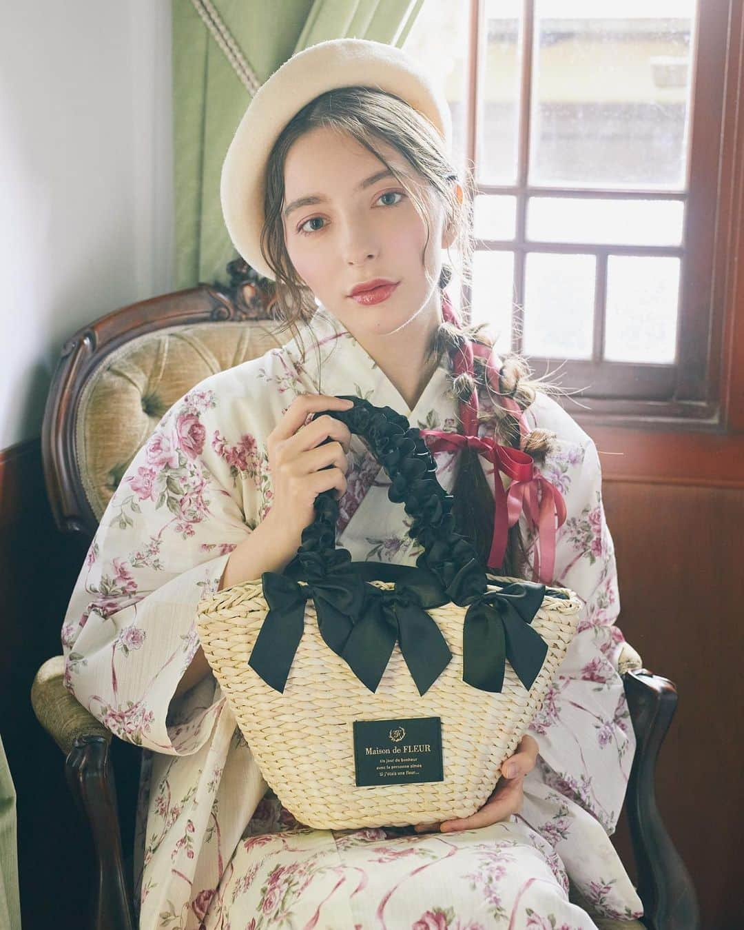 maisondefleur_pressさんのインスタグラム写真 - (maisondefleur_pressInstagram)「. ＼WEB先行予約完売した人気浴衣！／  2023 YUKATA Collection  " Maison de FLEURが恋した日本の夏 " をテーマにした新作浴衣が登場👘✨  バラの花と日本でも馴染みのあるカタバミの花。 ポイントにリボンを組み合わせた Maison de FLEURのオリジナル柄💐  花火大会やお祭りはもちろん、 お茶会や特別な日にぴったり♪  艶やかな花を咲かせる浴衣で 華やかに気分を上げておでかけしませんか？  浴衣とぴったりなバッグやバレッタを 合わせてスワイプでCheck☞  .................................  ■販売詳細 ＜先行予約販売＞ ・好評につき完売  ＜通常販売＞ ・6/8(thu)20:00～販売 　公式通販ストライプクラブ、ZOZOTOWN  ・6/9(fri)～販売 　全国ショップ  ■商品詳細 ・フレンチローズ浴衣 　￥12,100(taxin) /Pink,Purple 　浴衣＆帯の2点セット  #maisondefleur#メゾンドフルール#フルール #可愛い浴衣#おでかけコーデ#夏祭り#祭り #お茶会コーデ#花火大会#浴衣ヘアアレンジ #ゆかた#ゆかた女子#浴衣#浴衣女子 #浴衣美人#浴衣コーデ#浴衣デート #浴衣ディズニー#浴衣コーディネート #yukata#夏まつり#kawaii  stripe_intl」5月28日 11時18分 - maisondefleur_press