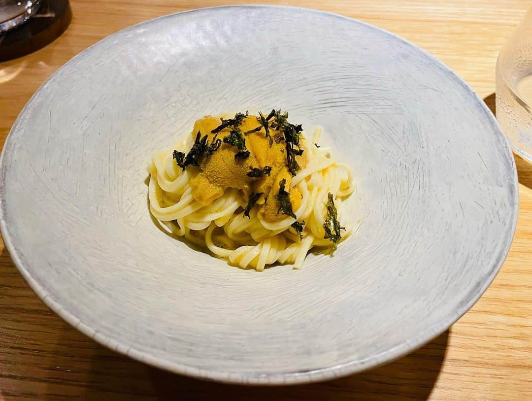 のインスタグラム：「札幌で食事したお店がとても良かったので投稿します☺️  二条市場近くにある吉花さん✨ お友達に紹介していただきました☺️  北海道の食材を使用していてとても美味しかったです！ 画像が載せきれなかったのですが、ペアリングのワインも大満足でした🍷  店内はカウンターのみ6席で落ち着いた空間でした🍀 また違う季節にお伺いしたい💡  #吉花chicca #札幌 #札幌グルメ #グルメ #イタリアン」