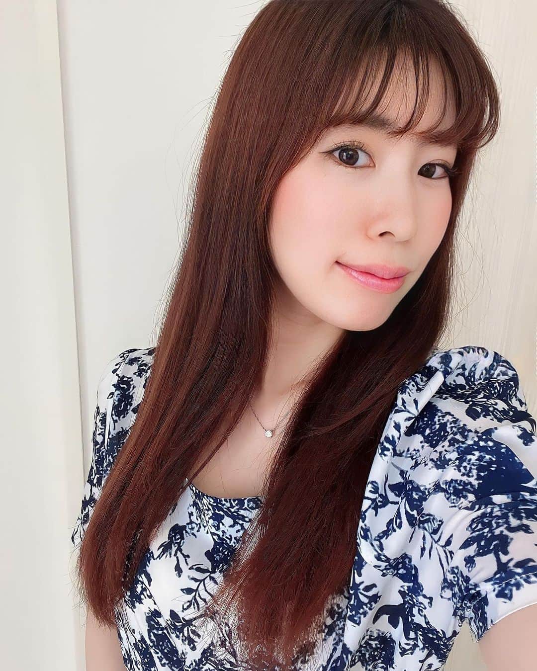 桃尻リカのインスタグラム：「@kamika_shampoo さんのクリームシャンプーを絶賛愛用中です🙏✨ . 今パパが入院中でワンオペ育児をしてる中でのお風呂問題も🫣 . このクリームシャンプーに助けられてます😭✨✨✨ . オールインワンでこれ1本で済んじゃう❤️‍🔥 . なんて有難いことですか😭🙏 . その上サラサラになるからほんと助かる🥺 . ぜひ KAMIKAで検索してみてください😆 . #プロモーション#KAMIKA#KAMIKAシャンプー#クリームシャンプー#時短#育児#ワンオペお助けアイテム#お風呂#女の子ママ . クリームシャンプーで質問があればコメントしてね🤍」