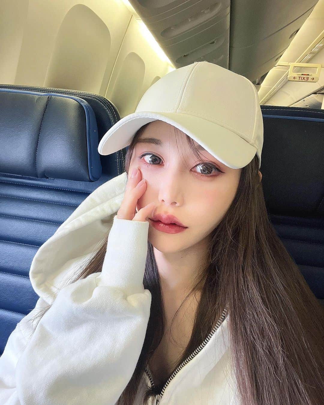 Rabiさんのインスタグラム写真 - (RabiInstagram)「im back ~ ✈️」5月28日 11時52分 - cosmicrabbit