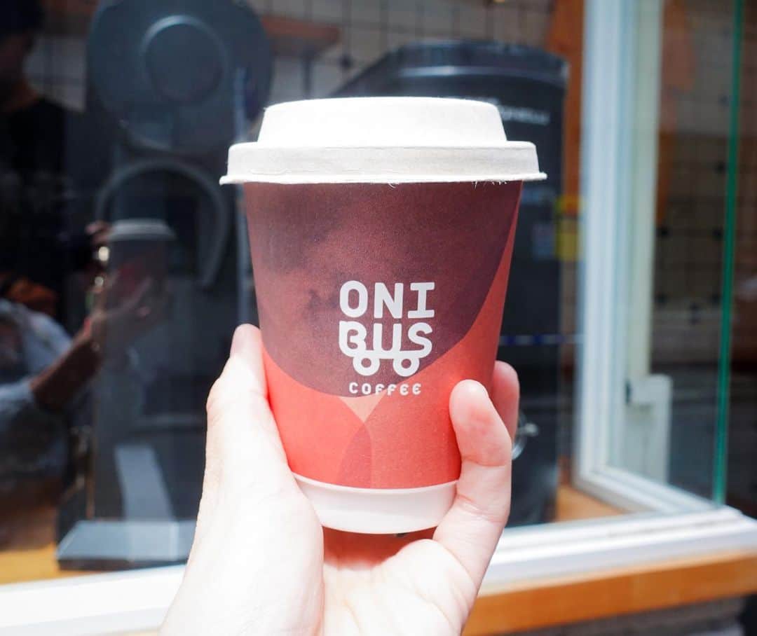 搗宮姫奈さんのインスタグラム写真 - (搗宮姫奈Instagram)「all days place（ @alldayplace_shibuya ） ONIBUS COFFEEの系列店舗。  ONIBUS COFFEEとは、コーヒー好き、またはカフェをやっている方々が口を揃えて「行った方がいい」と言うコーヒー屋さん。  中目のONIBUSへ行き、空間もコーヒーも最強オブ最強すぎて次の日には渋谷にある系列店舗、all days placeへ！🥺🫶🏻  ビール屋さんと併設されていて、昼に来ても夜に来てもめちゃめちゃいい空間でした🥺  それでいてやっぱりコーヒーが美味しい🤣🫶🏻  エスプレッソ、ハンドドリップ、カフェラテの3つを色んな店舗で飲み比べてるのですが もう飲みやすさが圧倒的🤣☕️ #褒めすぎ  、、とはいえまだまだ繊細な味の違いはわかっていない気がするのでもっと研究するぞ🔥  ---------  all days place（ @alldayplace_shibuya ）  menu☕︎ ☑︎エスプレッソ ☑︎カフェラテ ☑︎ハンドドリップ（コロンビア）  ーーーーーー #ひめカフェ巡り  #渋谷 #渋谷カフェ #カフェ巡り #カフェ好き #カフェ散歩 #カフェ女子 #カフェ活 #コーヒータイム #コーヒースタンド #コーヒー好き #コーヒー豆」5月28日 12時04分 - himenachaaaaan