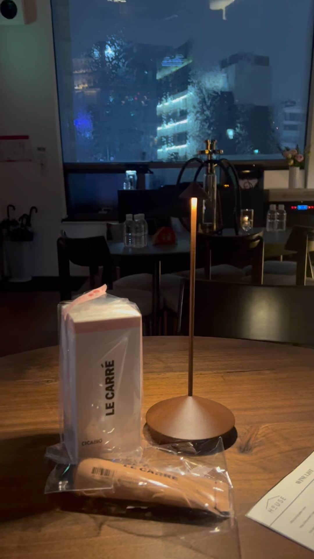 カン・ユンジのインスタグラム：「Thank you for the birthday gift 🎁  I didn’t expect anything but what a surprise!!! 생일 선물 고마워 레나야 😃🫣기대도 않했는데 깜짝 놀람 🎊♥️향이 너무 좋앙!!! 👍😊 レナ、誕生日プレゼント本当にありがとう❣️❤️🙈」