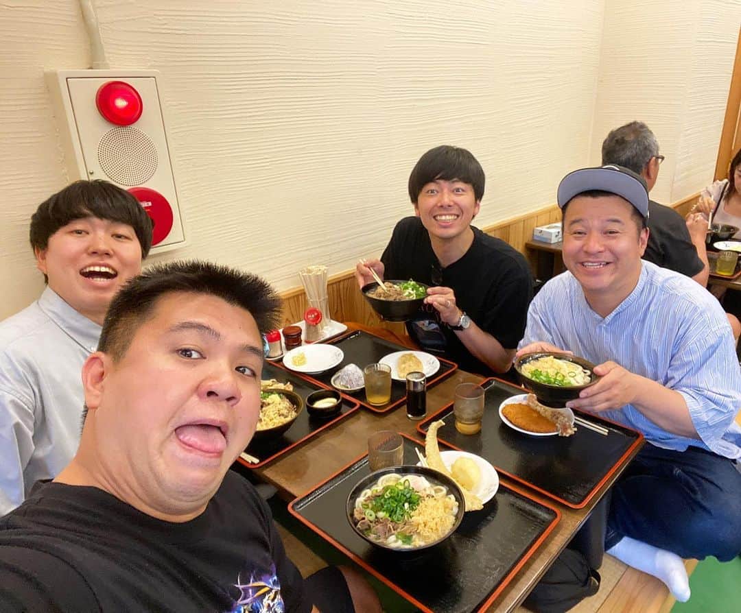 西村真二のインスタグラム：「* 南條殿にご馳走頂いたうどんが筆舌に尽くし難いほど美味しかった😋 #高松 #ゴッドハンド #整体院かと思った」