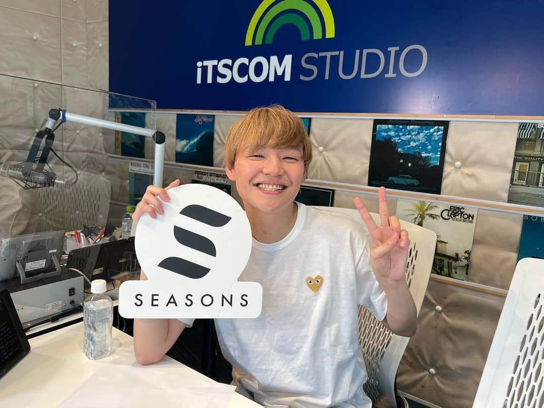 藤井達也さんのインスタグラム写真 - (藤井達也Instagram)「35歳1発目のSEASONS RADIO ありがとうございました😊  AAAさんのBirthday song をご紹介させてもらいました‼️  これからも頑張ります！ たくさんのお祝いコメントもありがとうございました🙃 お母さん産んでくれてありがとう😊 #FMサルース #たまプラーザ」5月28日 12時10分 - fujii_tatsuya0525