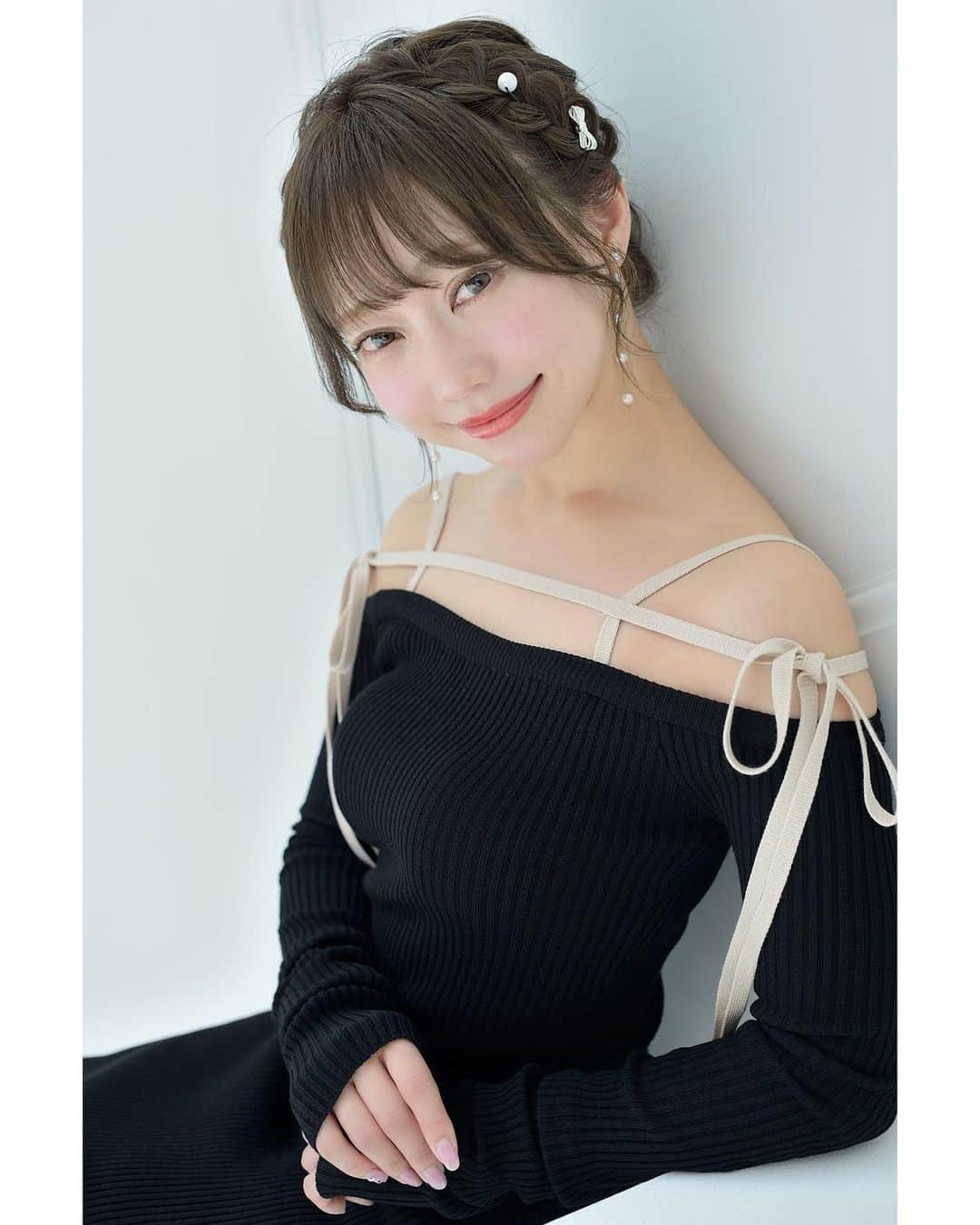 城戸ひなののインスタグラム：「* ん〜🖤 . . *  #癒し系女子  #オフショル  #被写体  #ポートレート  #撮影会モデル  #撮影会  #かわいい  #美女  #モデル  #レースクイーン  #美意識向上  #フォロワー募集中  #팔로우미  #粉我  #人像攝影  #cute  #asiangirls  #racequeen  #model  #portrait  #photography  #good_portraits_world  #followmeplease」