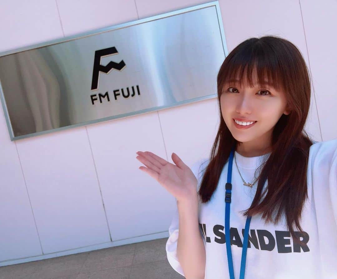 藤井舞のインスタグラム：「春からFM FUJIで2つ番組を担当させていただいています✨️ アナウンサー人生で初のパーソナリティで難しいなと感じることも多いですが、日々充実しております☺️ 毎週の東京と山梨往復も少しずつ慣れてきました！  スマホのアプリradikoで聞けるのでACTUSと水曜日のよなよなラウンジ～my pure salon～ぜひお聞きください📻  #ラジオ  #パーソナリティ  #山梨  #fmfuji  #フリーアナウンサー  #女子アナ  #女性経営者  #若手経営者  #起業家  #アナウンサー  #オーナー  #飲食店経営  #フォロー希望  #美容室  #東京  #赤坂  #会員制bar」