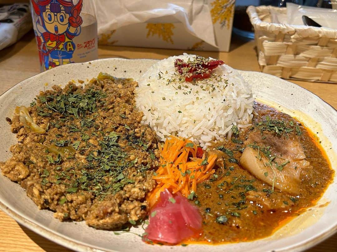 山崎聡子さんのインスタグラム写真 - (山崎聡子Instagram)「美味しいものの写真って 後に見返しても幸せな気持ちになれる🫠🍣🍖  忘れられない感動の味ってありますか…？？  #食べたいものがありすぎる  #1枚目は数年前の韓国🇰🇷」5月28日 12時23分 - 310puu