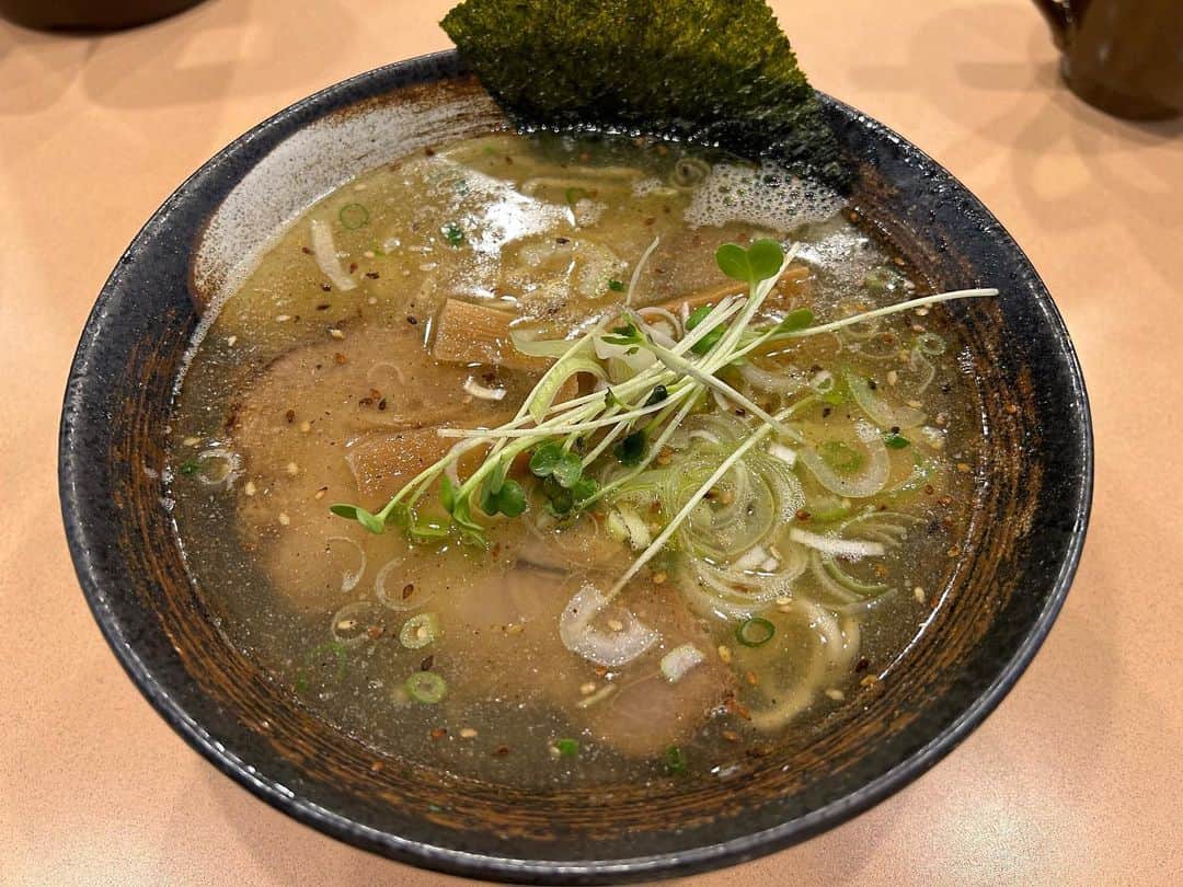山崎聡子さんのインスタグラム写真 - (山崎聡子Instagram)「美味しいものの写真って 後に見返しても幸せな気持ちになれる🫠🍣🍖  忘れられない感動の味ってありますか…？？  #食べたいものがありすぎる  #1枚目は数年前の韓国🇰🇷」5月28日 12時23分 - 310puu