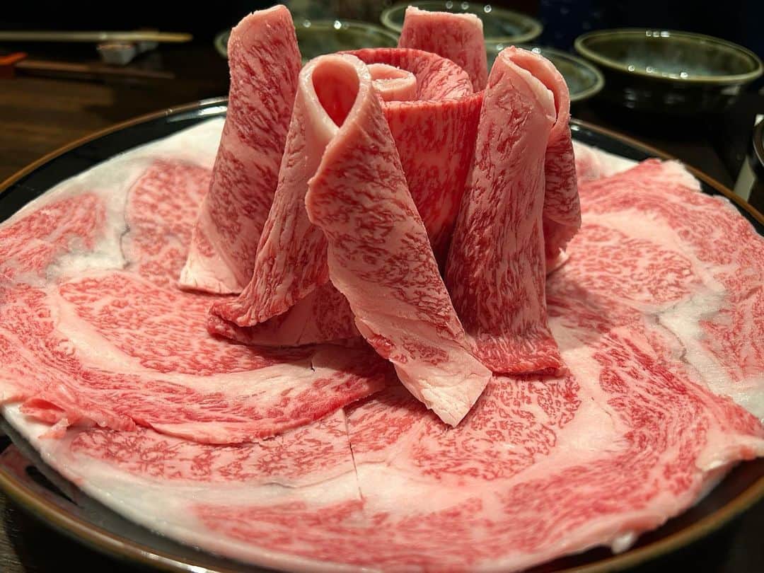 山崎聡子さんのインスタグラム写真 - (山崎聡子Instagram)「美味しいものの写真って 後に見返しても幸せな気持ちになれる🫠🍣🍖  忘れられない感動の味ってありますか…？？  #食べたいものがありすぎる  #1枚目は数年前の韓国🇰🇷」5月28日 12時23分 - 310puu