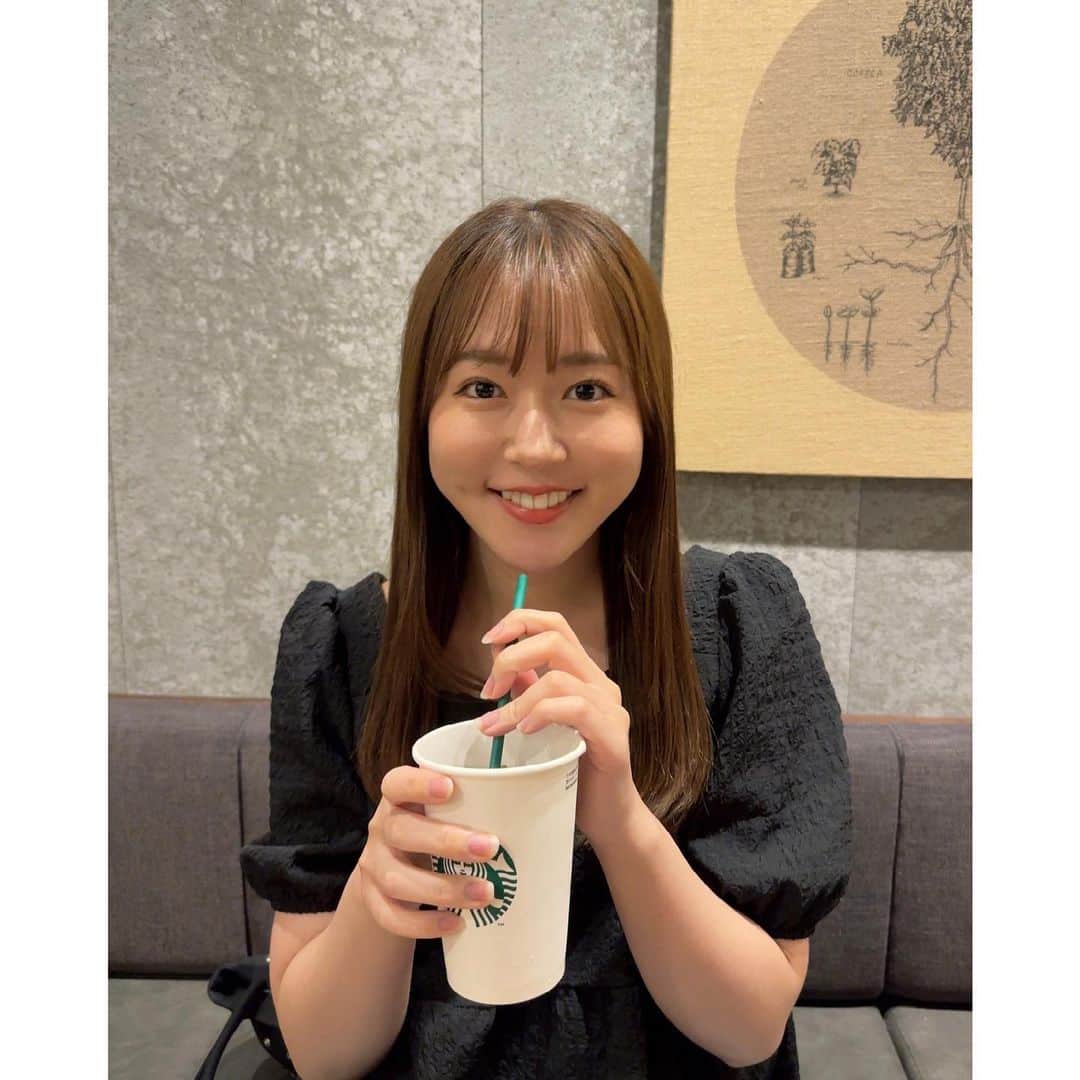のインスタグラム：「最近前髪切っても切っても長いし定まらない。 家で仕事の時、本来の分け目で前髪分けてるからダメなんだろーなー😕😕😕 でもPC作業の時邪魔なんだよね . 最近毎日暑いから水分補給などしてね🥵」