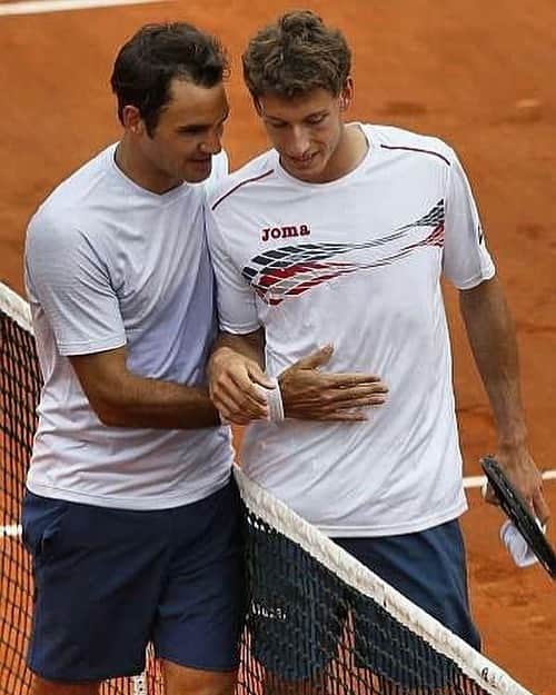 パブロ・カレーニョ・ブスタのインスタグラム：「Este fue mi debut en @rolandgarros año 2013, desde entonces no había fallado ni una vez hasta este año.  Seguimos con la recuperación del codo para estar pronto al 100% y seguir disfrutando de momentos mágicos como este.」