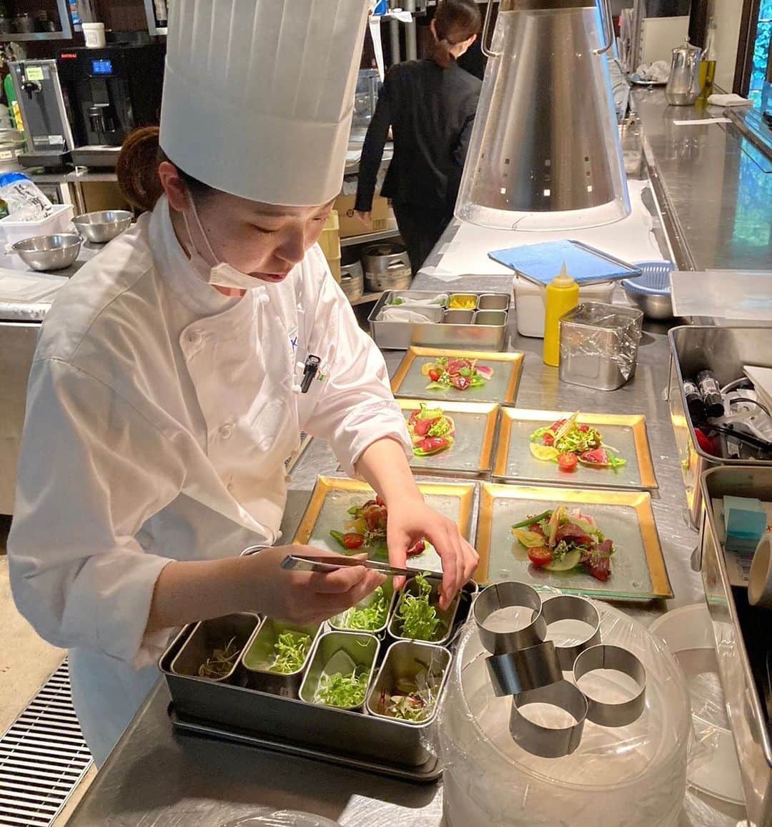 レストランKIYOMIZU東山庭のインスタグラム：「5月も終わりに近いてきましたね。 東山庭では今しか食べれない食材をご用意して、皆様をお待ちしております。 ご用意お待ちしております❣️ ------------------------------------------------------------------------  【レストラン営業時間】  ◎Dinner 17:00～21:30（LO20：30）  ※定休日／月曜日・火曜日   【ご予約方法】 プロフィール欄 URL より受付中 ▶ higashiyama.garden   電話予約も承っております ▶050-3159-6517 ------------------------------------------------------------------------ #higashiyamagarden #ヒガシヤマガーデン #東山庭 #kiyomizu京都東山 #京都東山 #京都グルメ #京都ディナー #京都観光 #京都レストラン #京都フレンチ #プロポーズ」