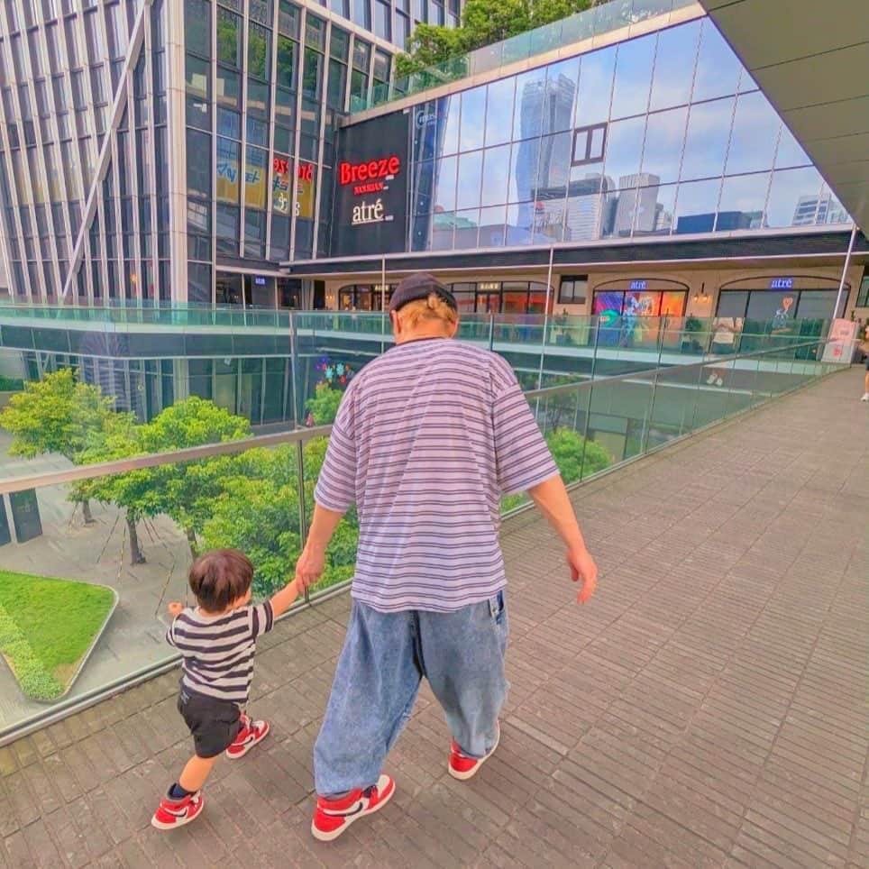 SINさんのインスタグラム写真 - (SINInstagram)「お散歩たのし👨‍👦」5月28日 12時39分 - yureneiro