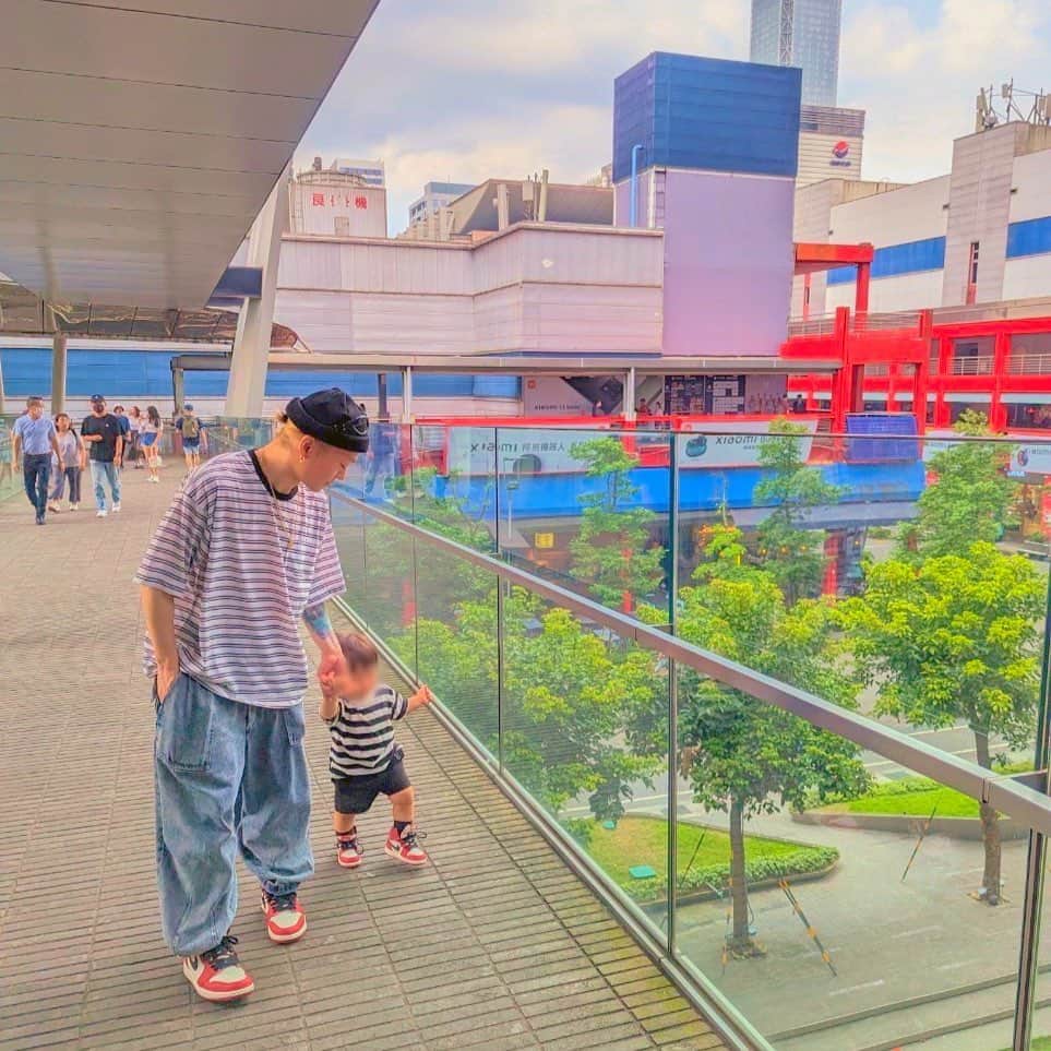 SINのインスタグラム：「お散歩たのし👨‍👦」
