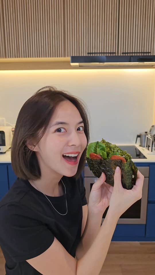 バイトゥーイ・ズワピットのインスタグラム：「ชอบเมนูนี้สุดๆง่ายมากอร่อยด้วย แต่เลือกสาหร่ายบางไปหน่อยขอแก้มือรอบหน้านะฮะ @pup_potato」