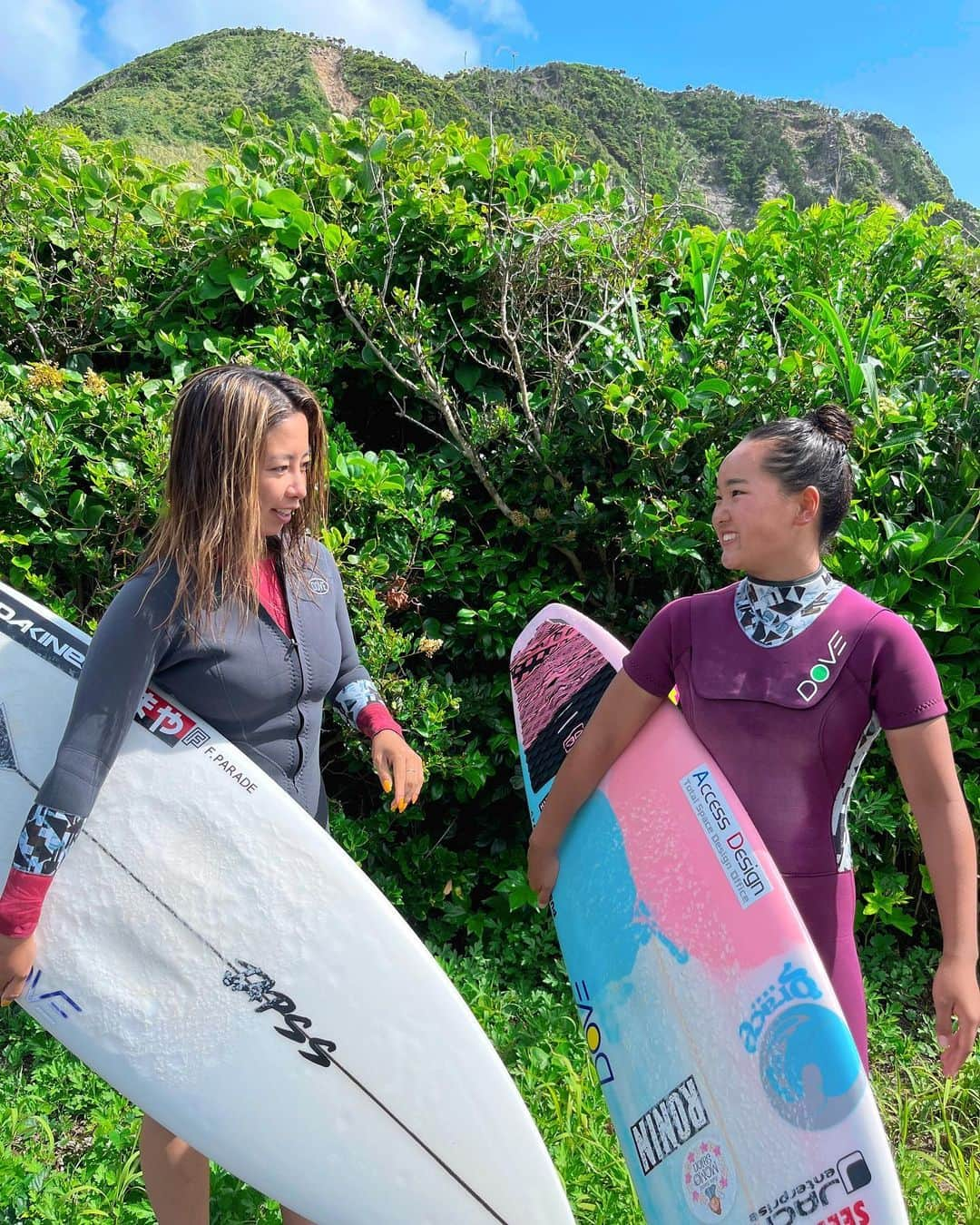 高橋みなとさんのインスタグラム写真 - (高橋みなとInstagram)「Team dove❤️❤️ 今季の柄もかわいい😍 @dovewetsuits_factory  @dove_tokura   Minato : レギュラー フロントジップ L/S スプリング Haine : レギュラー ノンジップ シーガル」5月28日 12時46分 - minaaaaato