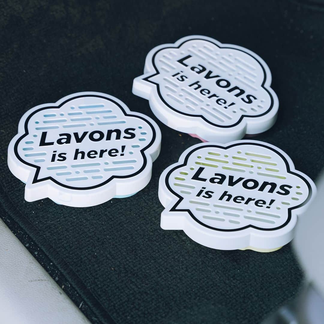 LAVONS / ラボンさんのインスタグラム写真 - (LAVONS / ラボンInstagram)「ラボン・デ・ブーンの置き型シート下タイプは、大容量のBIGサイズ✨車のシート下に置くだけで、車いっぱいにお気に入りの香りが広がります🚗💛 大好きなラボンの香りとドライブへGO GO❗️  #ラボン #lavons #ラボンデブーン #クルマ芳香剤 #置き型大容量シート下タイプ #ラグジュアリーリラックス #シャイニームーン #フレンチマカロン #今日も恋するラボンする」5月28日 13時00分 - lavons_insta