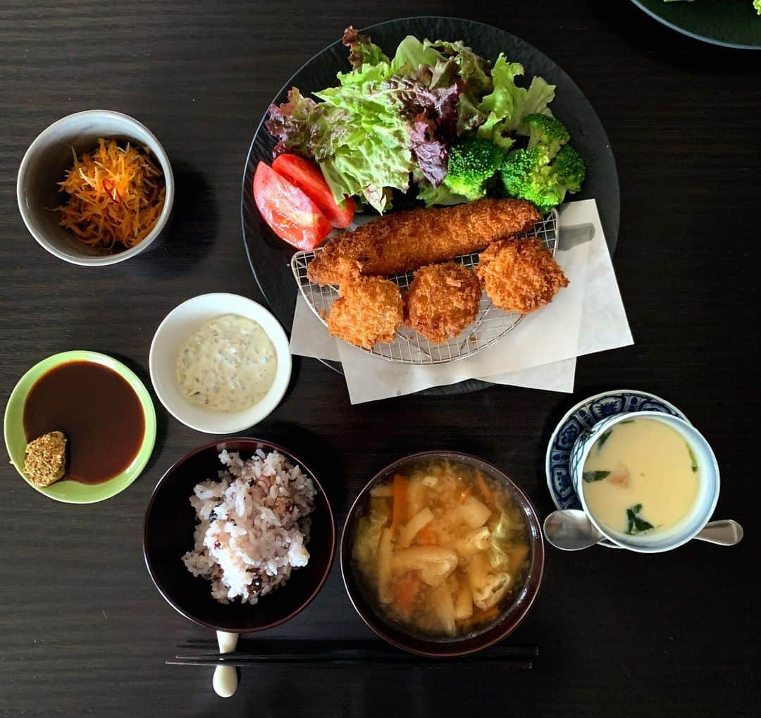 祐真朋樹さんのインスタグラム写真 - (祐真朋樹Instagram)「11時の朝ご飯 ほっけ&帆立フライ。 サクサクサクサク♬ 美味しい。  #朝ご飯 #祐ご飯 #利ご飯 #完食 #美味しい #ほっけフライ  #帆立フライ #茶碗蒸し」5月28日 13時14分 - stsukezane