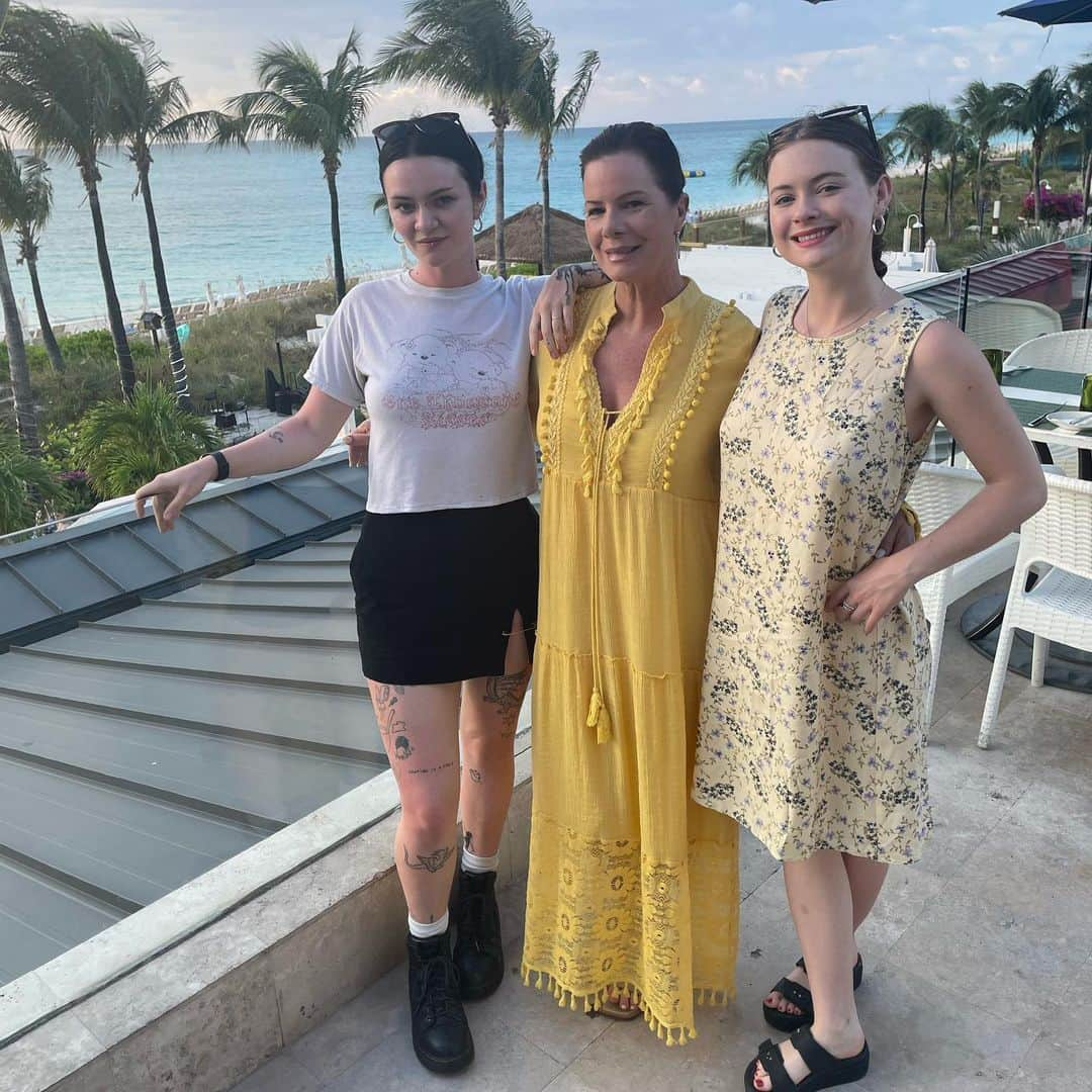 マーシャ・ゲイ・ハーデンさんのインスタグラム写真 - (マーシャ・ゲイ・ハーデンInstagram)「Beach buds in Turks & Caicos! Loved reading our books on the beach- with beautifully origami towels from JoMo! & Nadia was such a gorgeous guide! Families will love this @sandalsresorts @sandals_beaches especially families with kids! Thank you @initiativepr! Thank u #jamie. Thank u @gregcalejo 🥰」5月28日 13時29分 - mgh_8