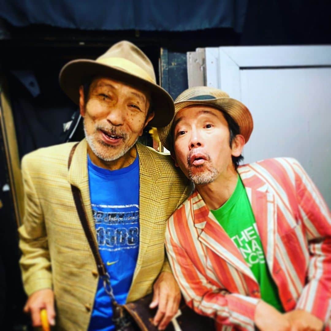 松田洋治のインスタグラム：「真面目に稽古してるんですよ。 来週にはMILANO Zaの方の稽古も始まります。役は花園版と違います。というか、風間さん以外はみんなそうなので。 これは花園版です。  新宿梁山泊第74回公演 少女都市からの呼び声＠花園神社紫テント  作：唐十郎　演出：金守珍  出演：  金守珍 /風間杜夫/六平直政 /大鶴義丹 /水嶋カンナ/松田洋治/藤田佳昭/奥山ばらば/ 宮澤寿/山口拳生/柴野航輝/佐藤水香/若林美保 /紅日毬子/染谷知里/諸治蘭/ 本間美彩/河西茉祐/山田のぞみ/荒澤守/芳田遥/松本薫  ＜公演日・開演時間＞ 6月11日(日) 19:30 6月12日(月) 19:30 6月13日(火) 19:30 6月14日(水) 19:30 6月16日(金) 19:30 6月17日(土) 19:30 6月18日(日) 19:30 6月19日(月) 19:30 6月20日(火) 19:30 6月21日(水) 19:30 6月23日(金) 19:30 6月24日(土) 19:30 6月25日(日) 19:30 6月26日(月) 19:30  ※開場は、開演の30分前です。  チケットご予約 公式：http://s-ryozanpaku.com/  指定席は売り切れ日もで始めてます！」